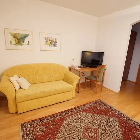 Christina Guest house *